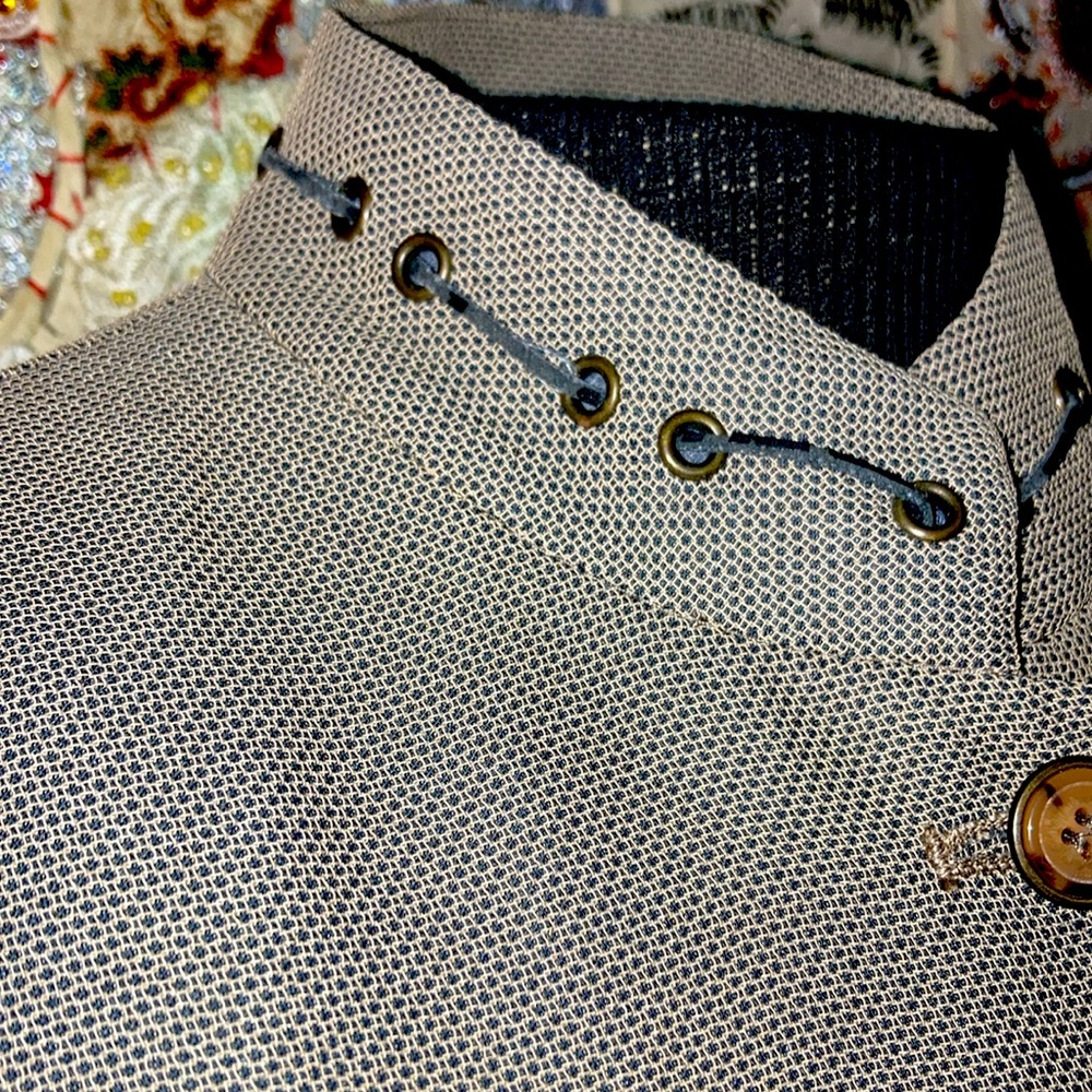 100% Polyester Sell & Lining 3/Button Closure And… - image 4